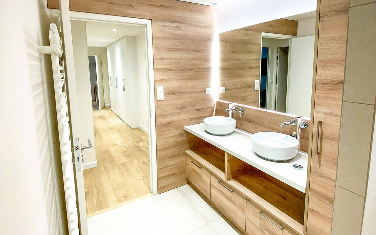 Aménagement-salle-de-bain_meuble-moderne_double-vasque_BLR-Agencement
