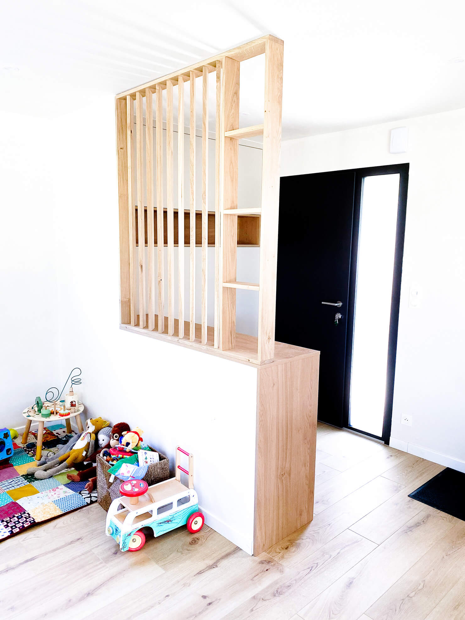 Conception-entrée-verrière-en-tasseau-bois_maison_BLR-Agencement