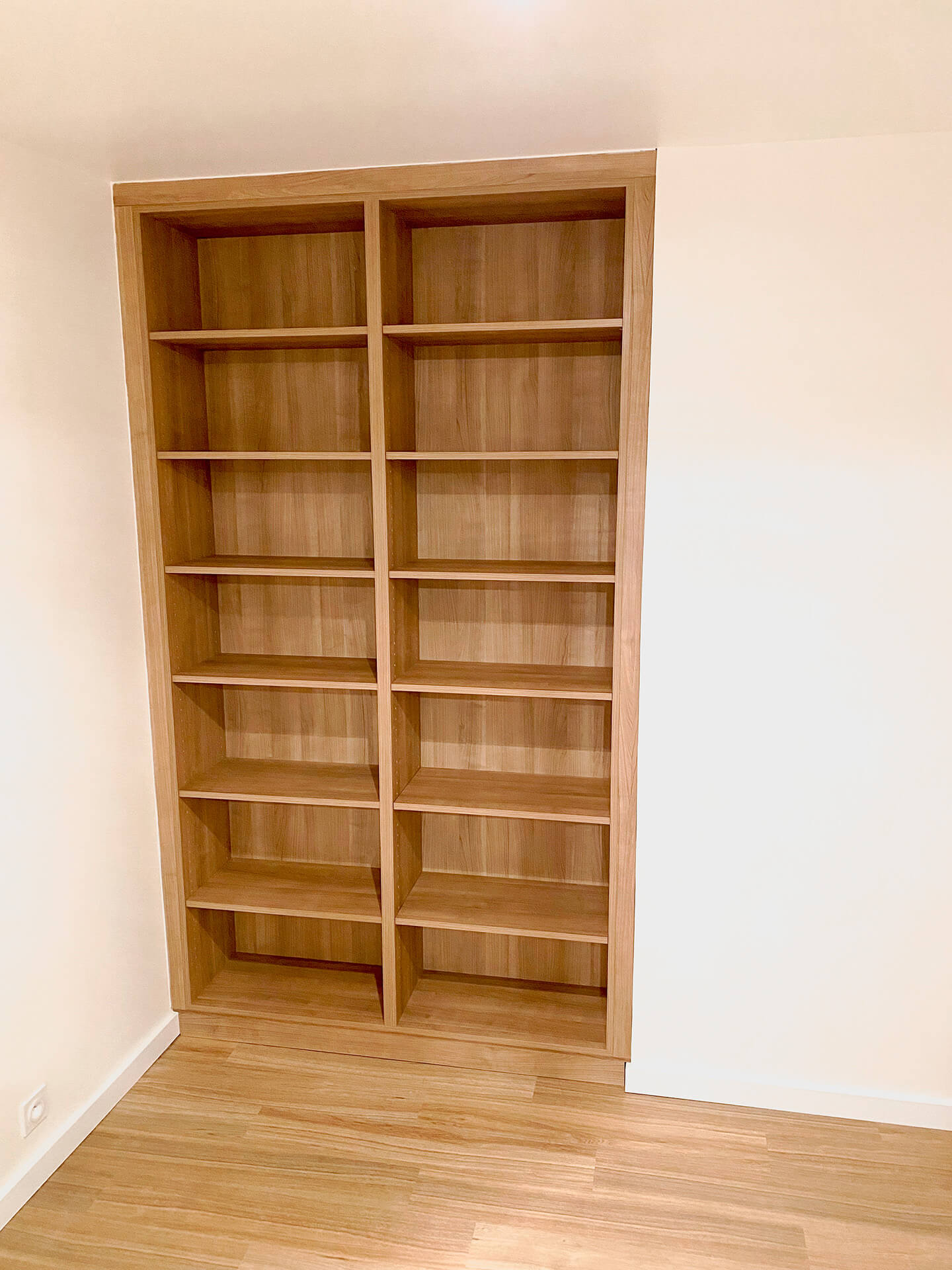 Conception_dressing_placard-ouvert-encastrée-bois_aménagement_apres 02_BLR-Agencement