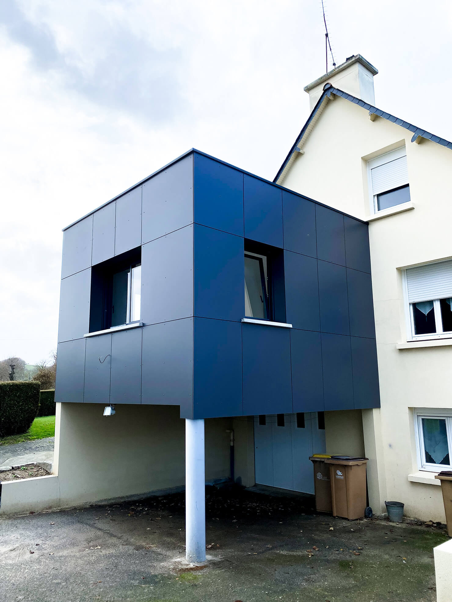 Menuiserie_agencementmaison-moderne-extension-industriel_apres 02_St-brieuc_BLR-Agencement