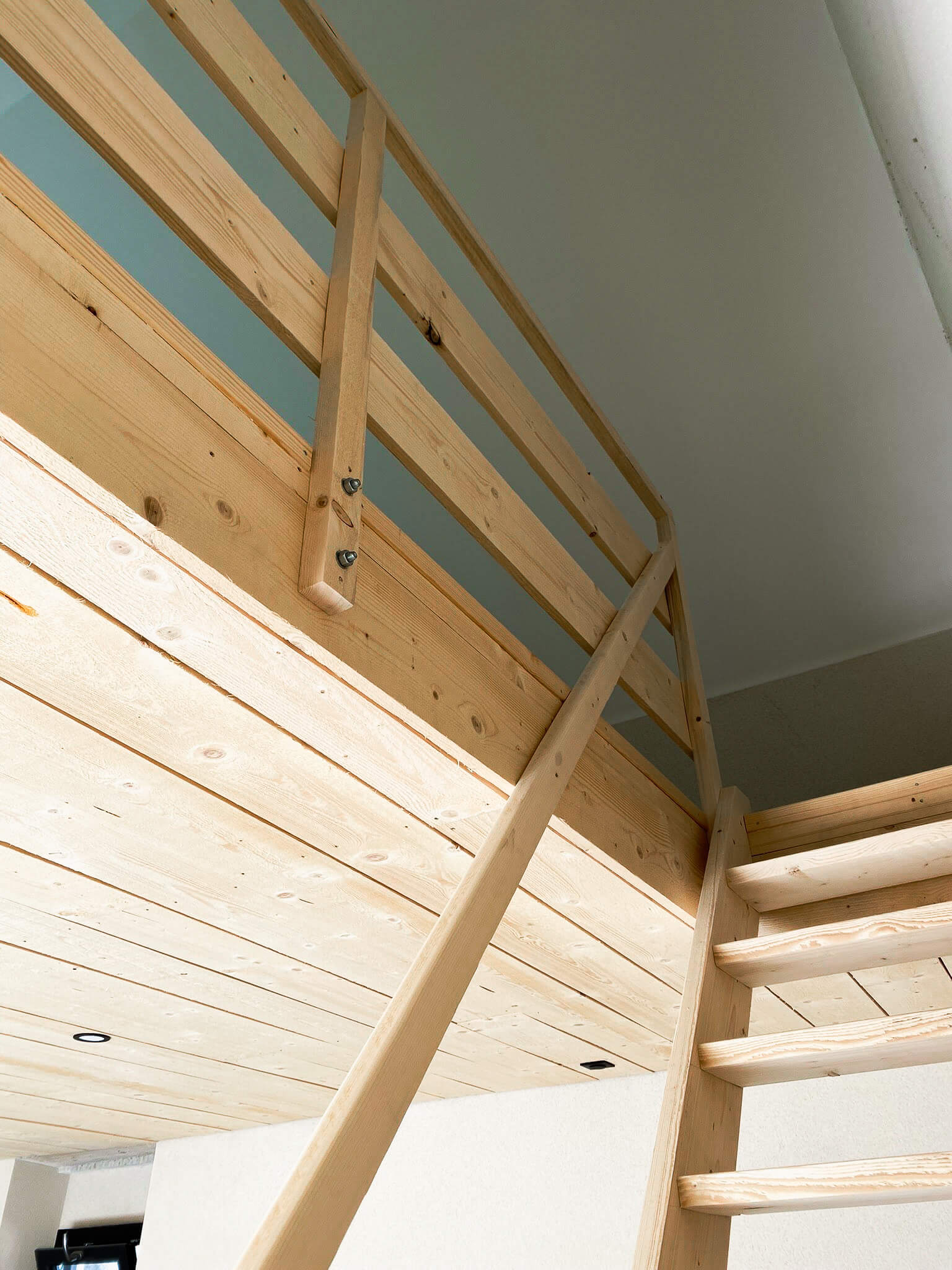 Menuiserie_conception_escalier mezzanine-sur-mesure 04_BLR-Agencement